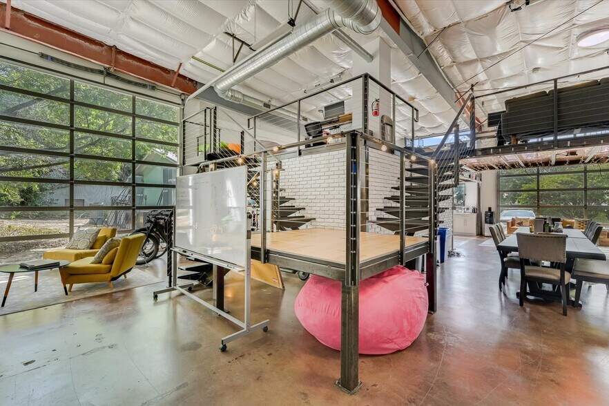 More Photos Of 1106 S 8th St, Austin General Retail For Lease