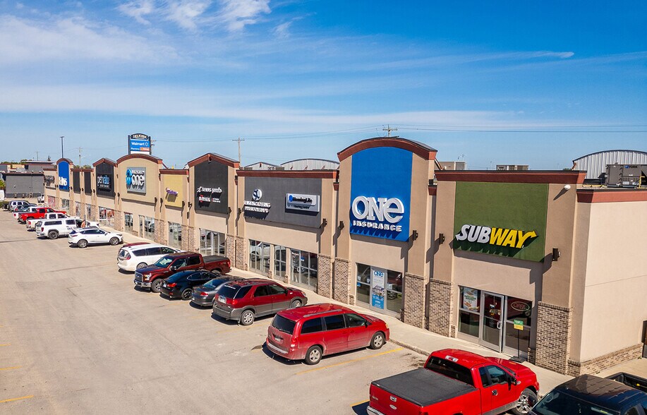 More Photos Of 1020 Manitoba Av, Selkirk Storefront Retail Office For Lease