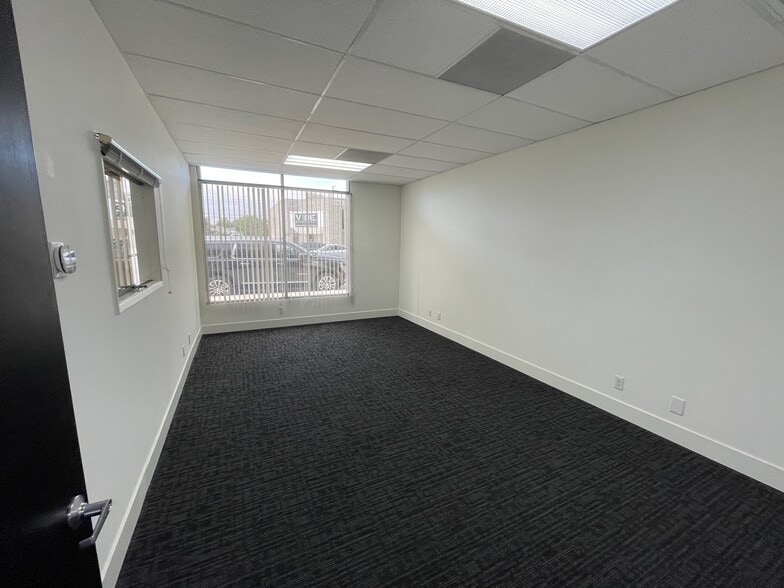 More Photos Of 3212-3214 W Burbank Blvd, Burbank Office For Lease