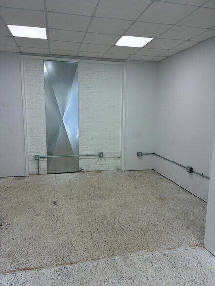 More Photos Of 585 Broadway, Kingston Storefront Retail Office For Lease