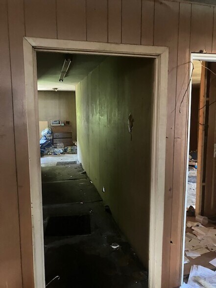 More Photos Of 842-844 Island Ave, McKees Rocks Warehouse For Sale