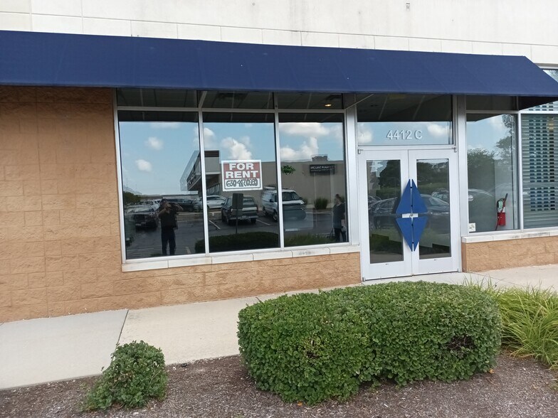 More Photos Of 4412 E New York St, Aurora Freestanding For Lease