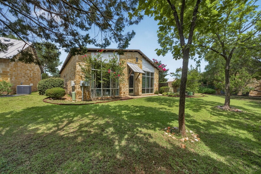 More Photos Of 16007 Via Shavano, San Antonio Office For Sale