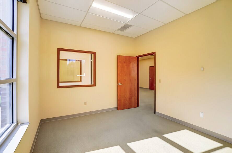 More Photos Of 1740 Thomas Paine Pky, Dayton Warehouse For Lease