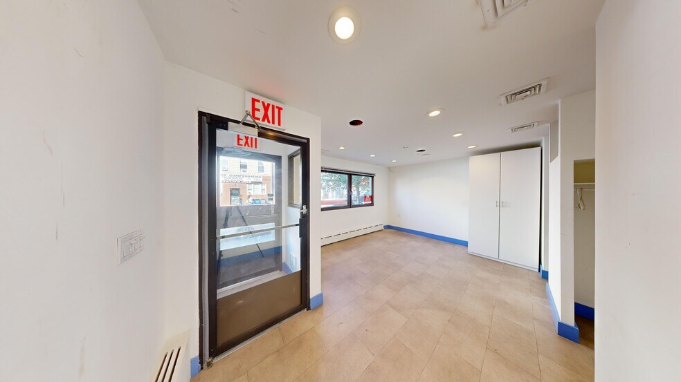 More Photos Of 194 Nassau Ave, Brooklyn Storefront Retail Office For Lease