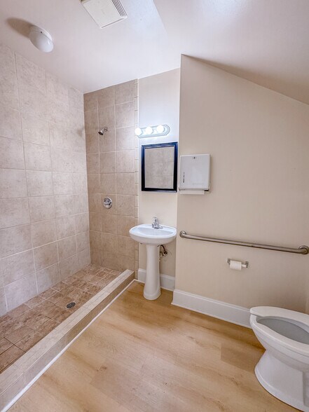 More Photos Of 800 Langford Dr, Norcross Light Distribution For Lease