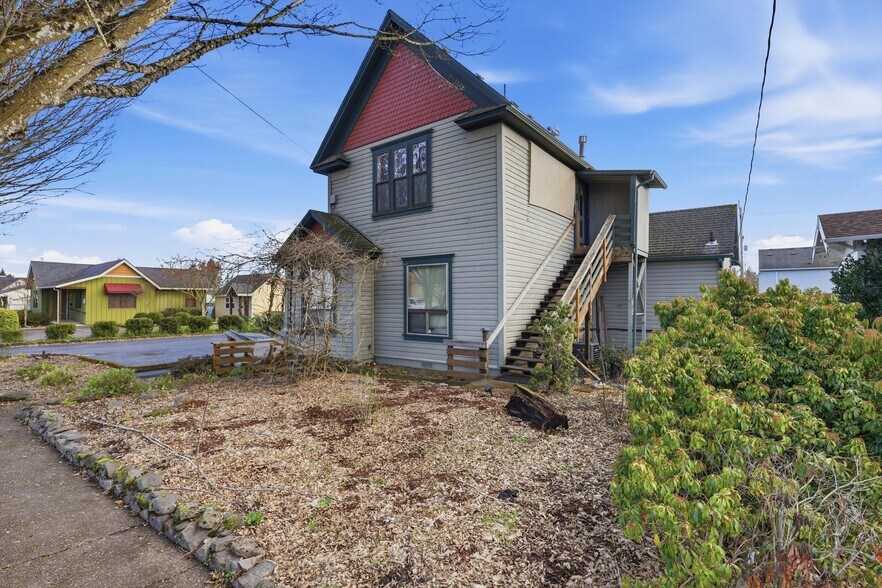 Primary Photo Of 114 E 2nd St, Newberg Office For Sale