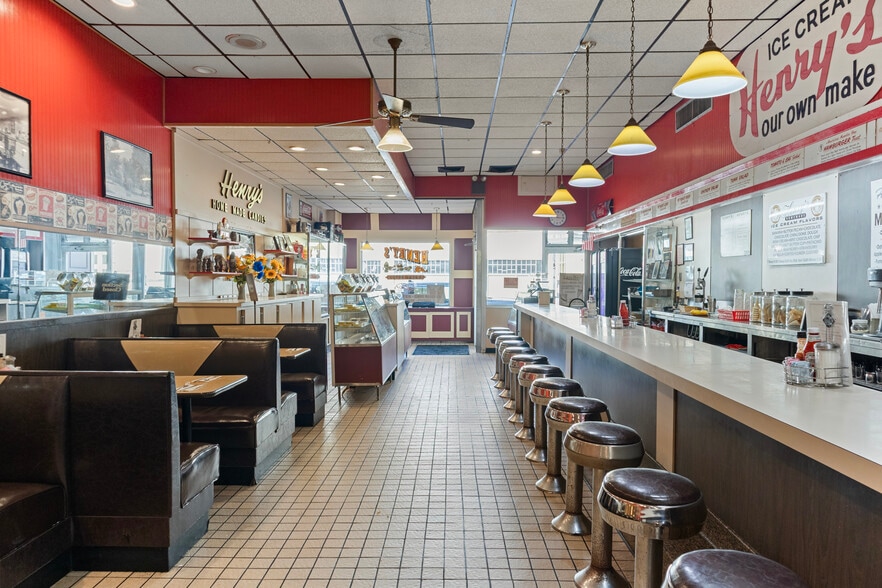 More Photos Of 8 Glen St, Glen Cove Storefront For Lease
