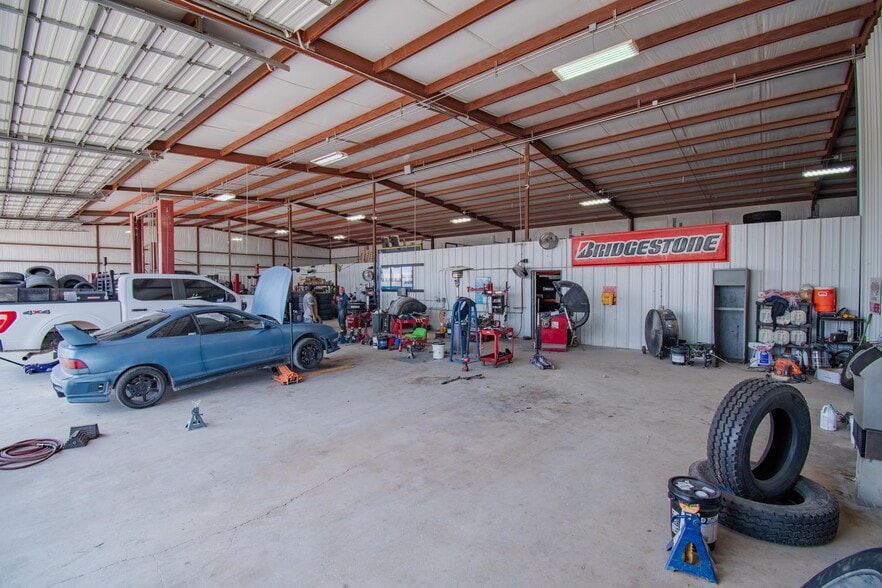 More Photos Of 209 Park Place Blvd, Kenedy Auto Repair For Sale