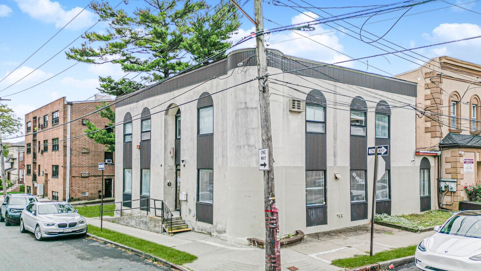 More Photos Of 90 Hancock St, Staten Island Office For Sale