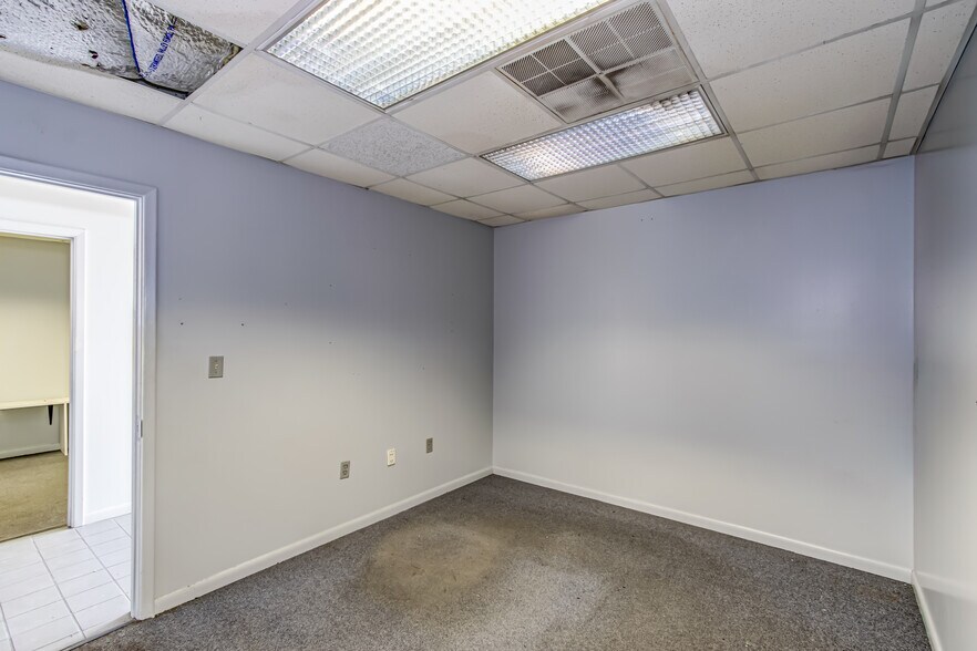 More Photos Of 551 Ellis St, Augusta Auto Dealership For Lease