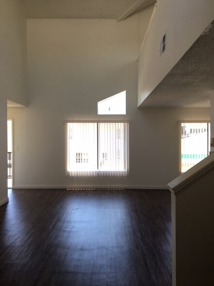 More Photos Of 5319 Cartwright Ave, North Hollywood Apartments For Sale