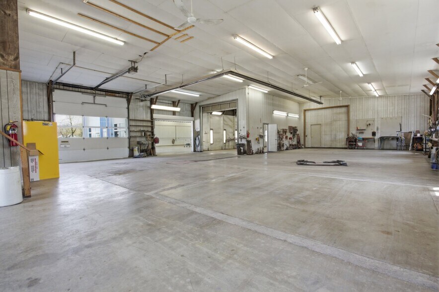 More Photos Of 202 W Cumberland Rd, Altamont Auto Dealership For Sale