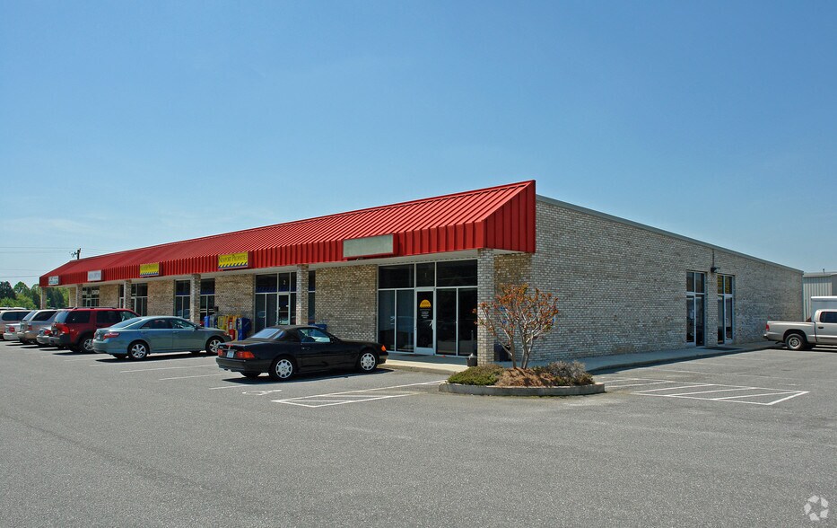 Primary Photo Of 136 Stutts Rd, Mooresville Freestanding For Lease