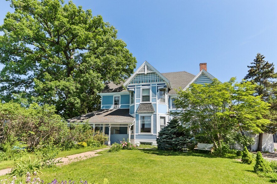 More Photos Of 910 River Rd, Wisconsin Dells Hotel For Sale