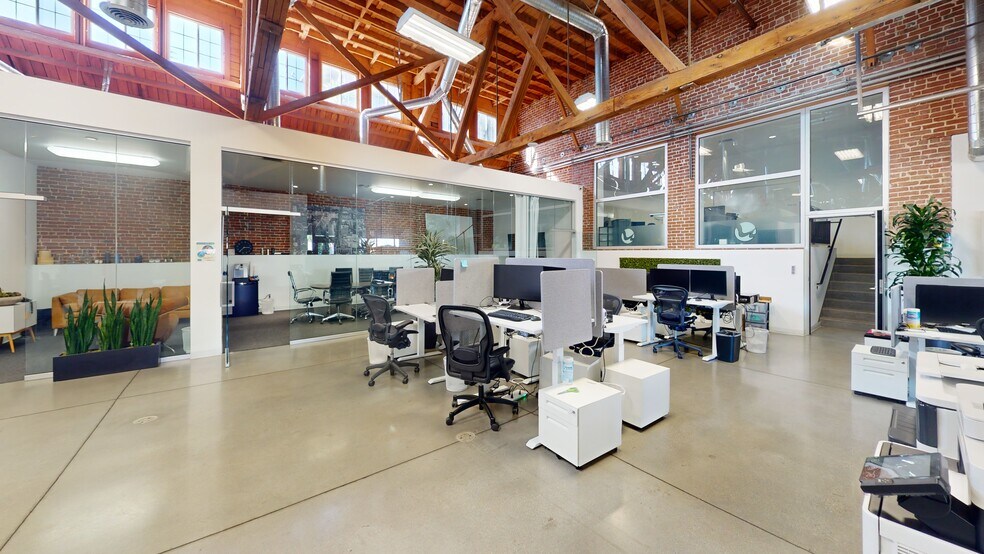 More Photos Of 245 W Foothill Blvd, Monrovia Medical For Sale