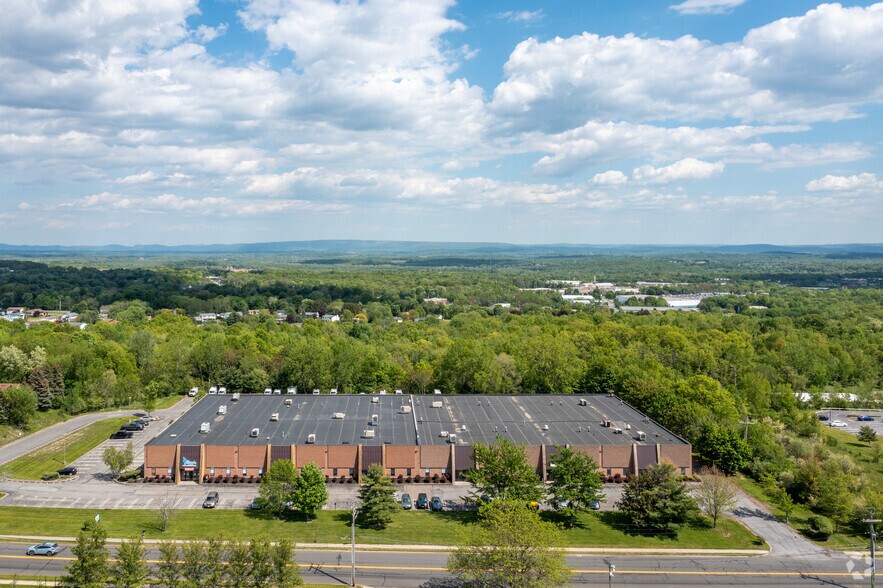 More Photos Of 15 Industrial Dr, Middletown Warehouse For Lease