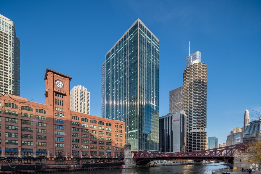 More Photos Of 321 N Clark St, Chicago Office For Sale