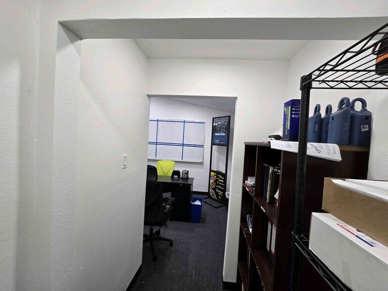More Photos Of 1212 Crosstimbers St, Houston Office Residential For Sale