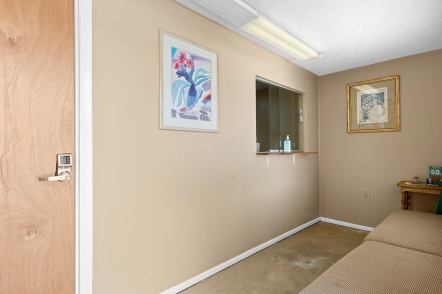 More Photos Of 14309 Old Dixie Hwy, Hudson Office For Sale