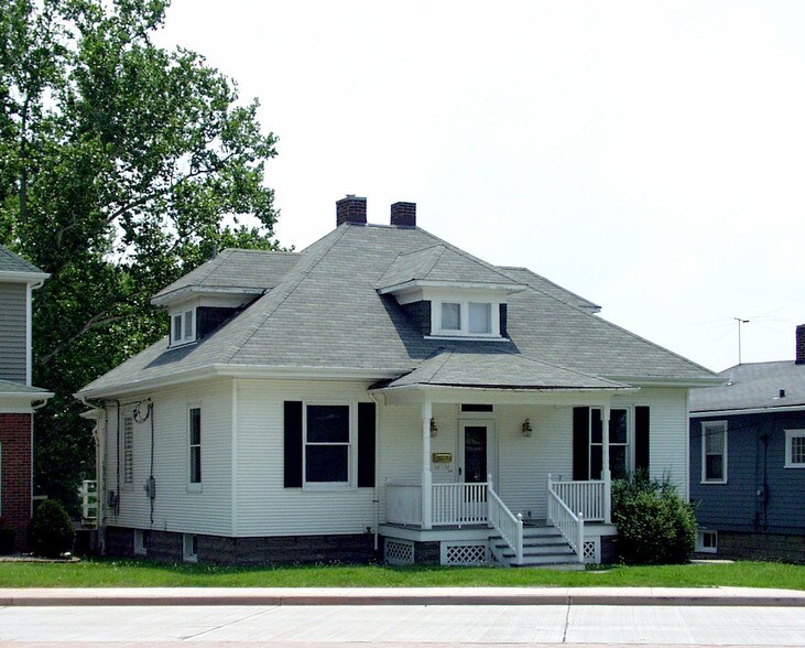 Primary Photo Of 206 S Kingshighway St, Saint Charles Office For Sale