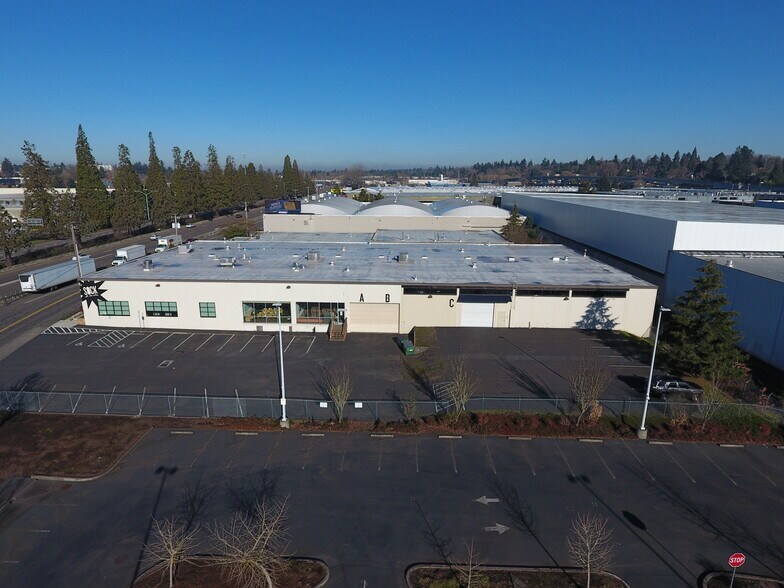 More Photos Of 9592 SE Main St, Milwaukie Warehouse For Lease