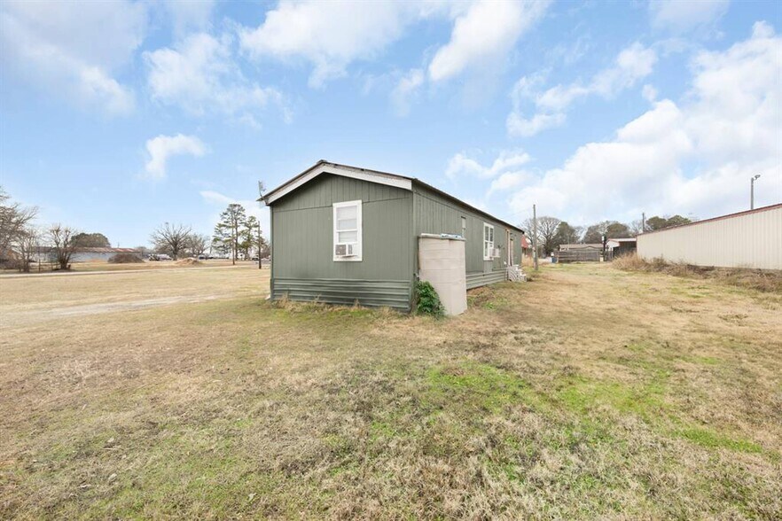 More Photos Of 4500 FM 515, Emory Light Manufacturing For Sale