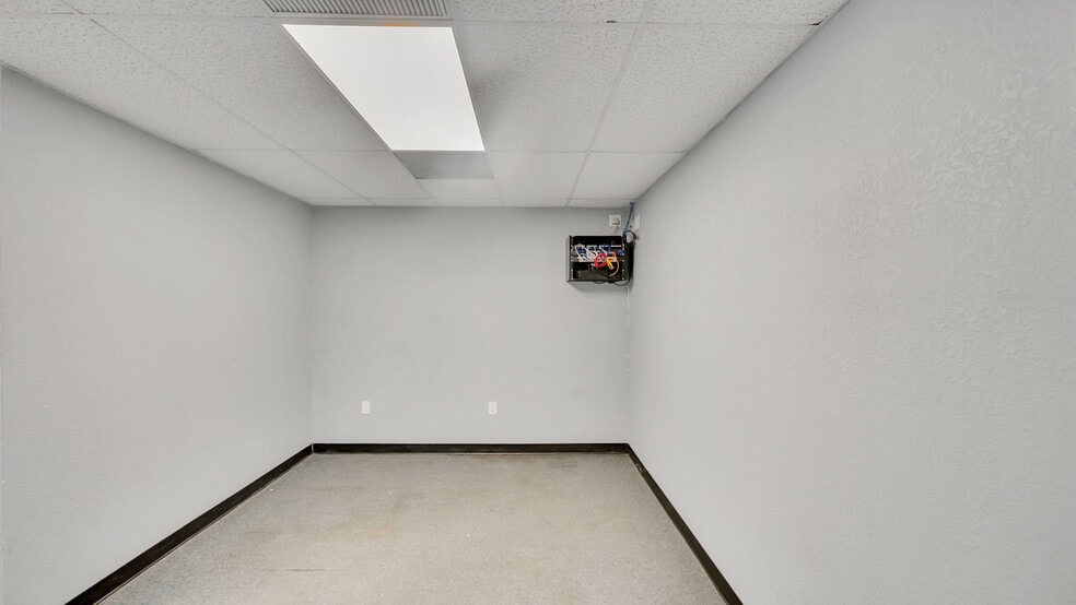 More Photos Of 10910-10920 Wiles Rd, Coral Springs Warehouse For Lease