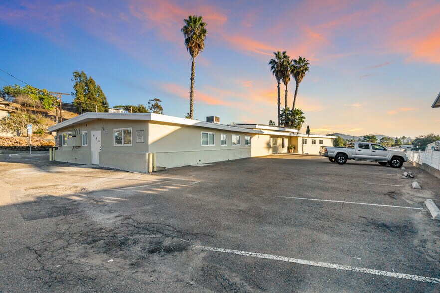 More Photos Of 592-596 N Westwind Dr, El Cajon Medical For Lease