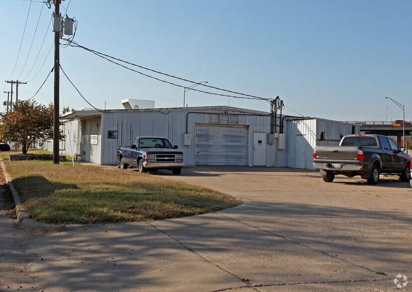 More Photos Of 2216 S Rosedale Ave, Tulsa Manufacturing For Lease