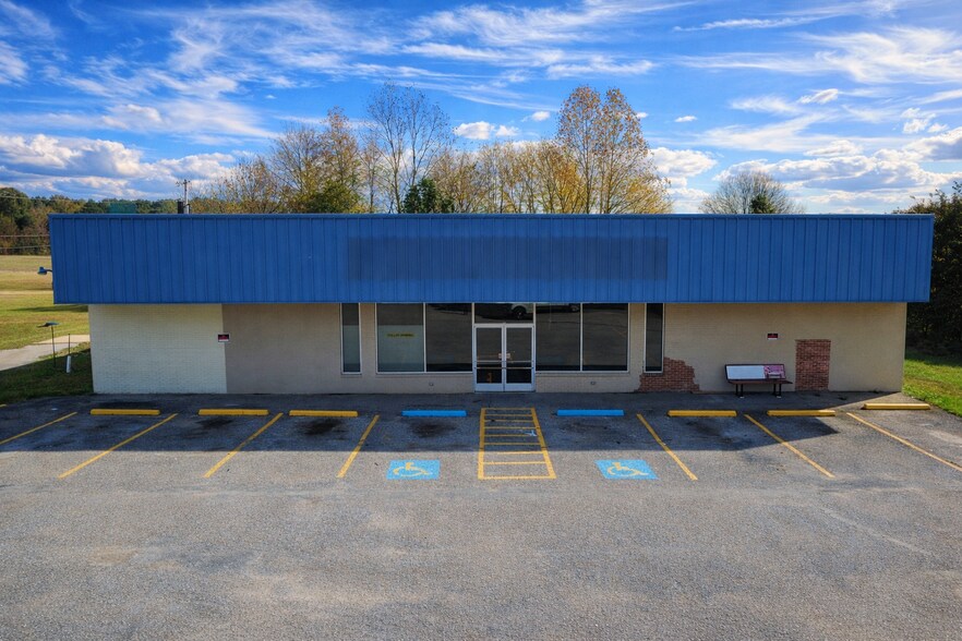 More Photos Of 420 W Main St, Atwood Freestanding For Lease