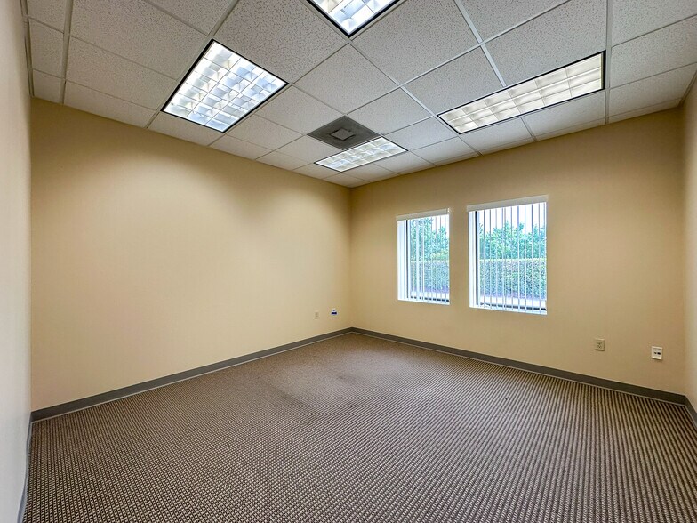 More Photos Of 2115 Harden Blvd, Lakeland Medical For Lease