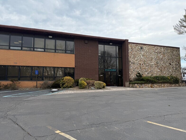 More Photos Of 80 Skyline Dr, Plainview Research And Development For Lease