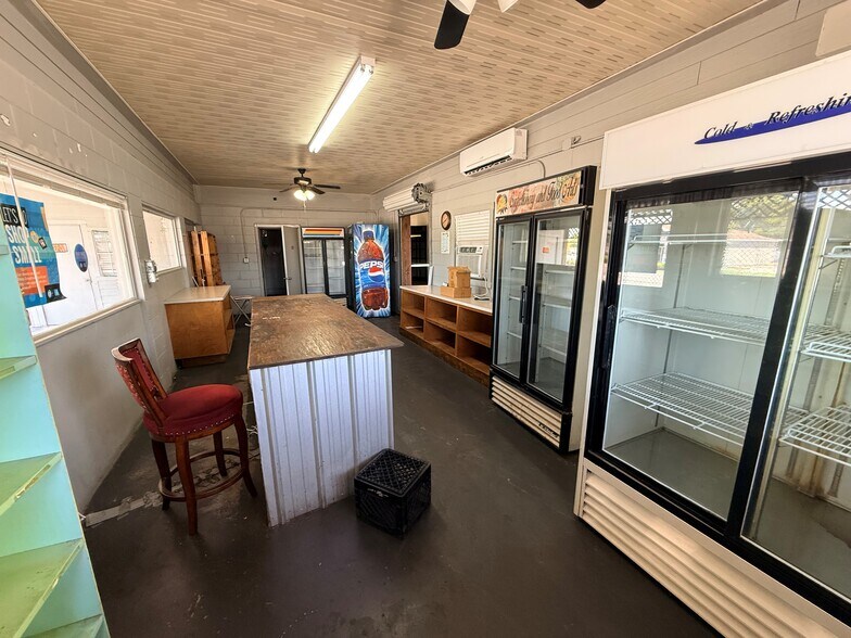 More Photos Of 1327 S Bay St, Eustis Freestanding For Lease