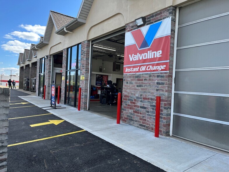 More Photos Of 698 S Pike Rd, Sarver Storefront Retail Office For Sale