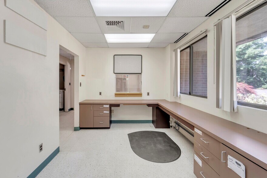 More Photos Of 99 Dutch Hill Rd, Orangeburg Medical For Sale