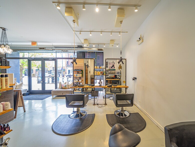More Photos Of 2028 W Division St, Chicago Storefront Retail Residential For Lease
