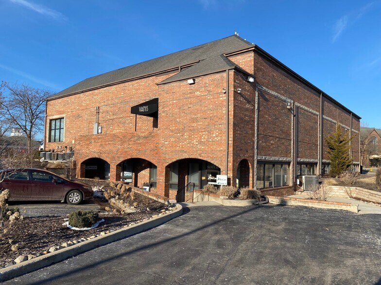 More Photos Of 1620 Country Club Rd, Valparaiso Freestanding For Lease