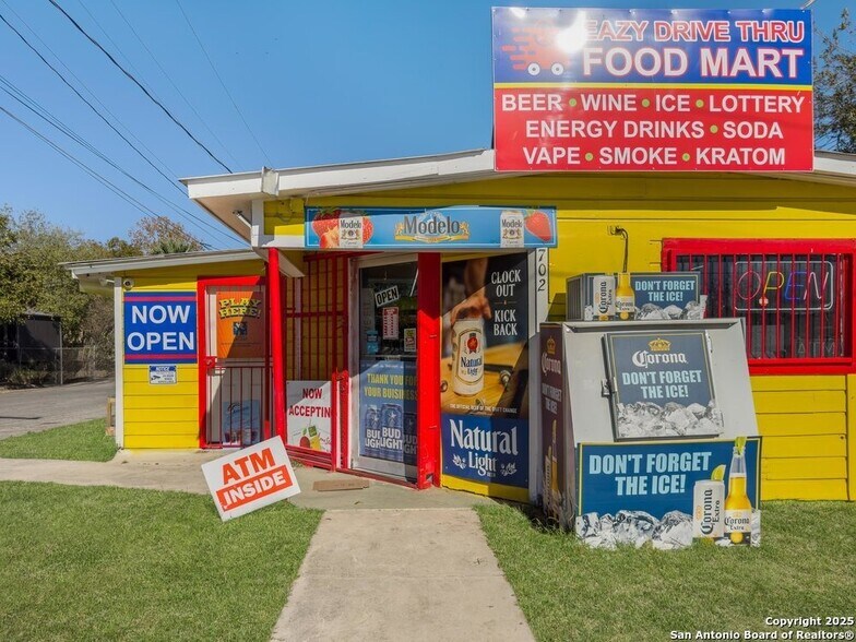 More Photos Of 702 Avenue H, Poteet Freestanding For Sale