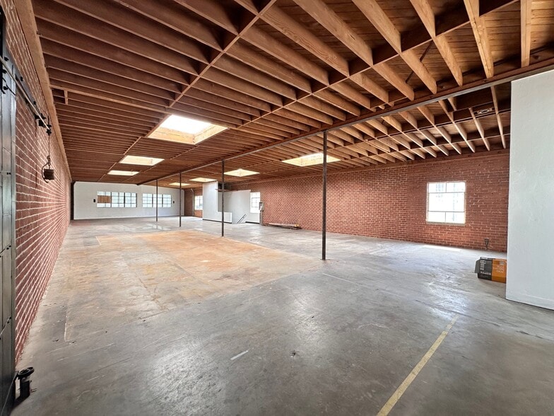 More Photos Of 1327 S Olive St, Los Angeles Specialty For Lease