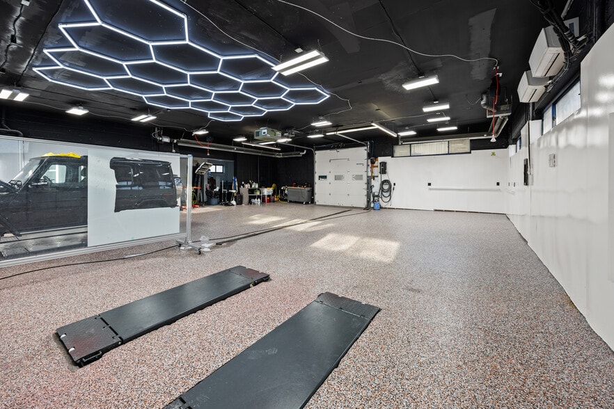 More Photos Of 180 Commerce Dr, Fairfield Auto Dealership For Sale