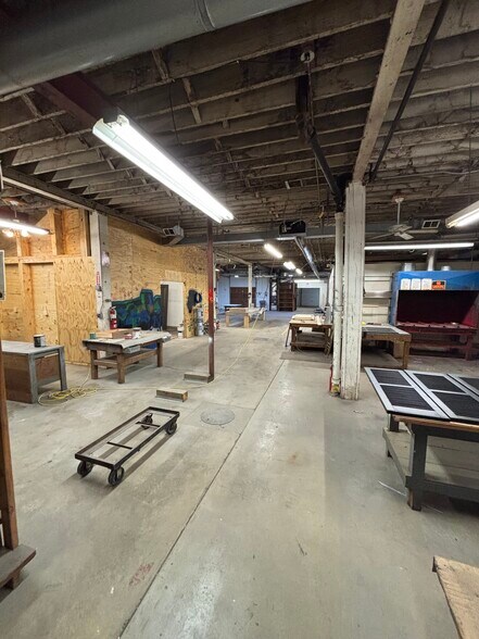 More Photos Of 1495 Keosauqua Way, Des Moines Service For Lease