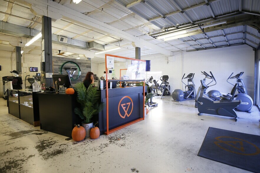 More Photos Of 611 W 22nd St, Houston Loft Creative Space For Lease