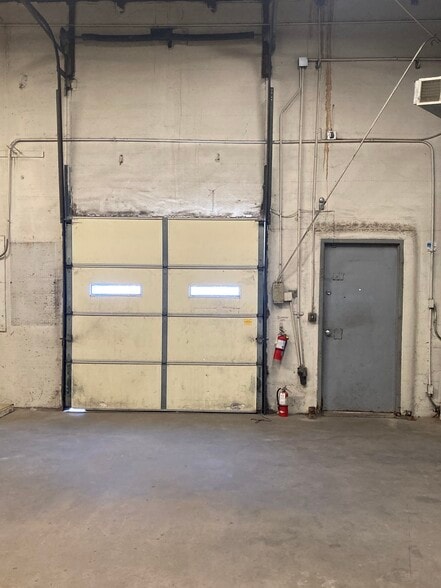 More Photos Of 1413 Illinois Ave, Kansas City Warehouse For Lease