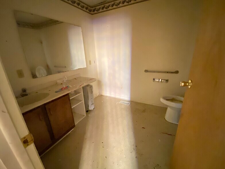 More Photos Of 534 N State St, Alma Religious Facility For Sale