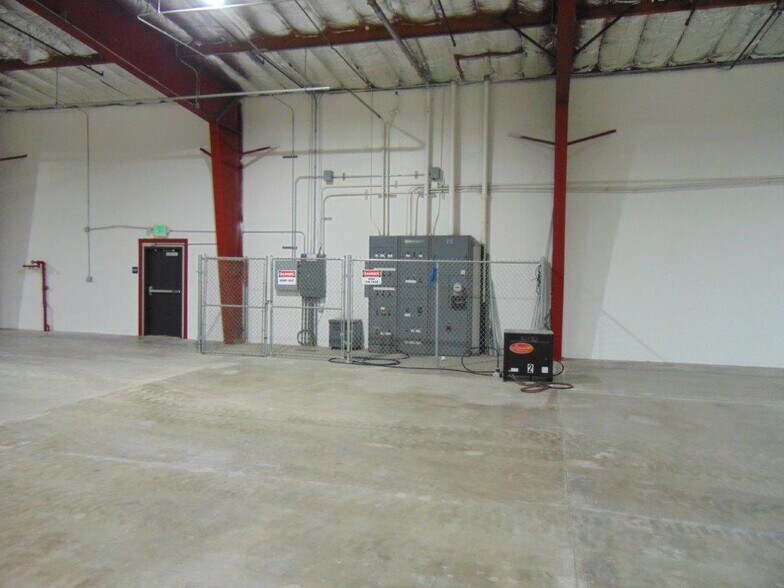 More Photos Of 250 Walsh Ave, Hamilton City Distribution For Sale