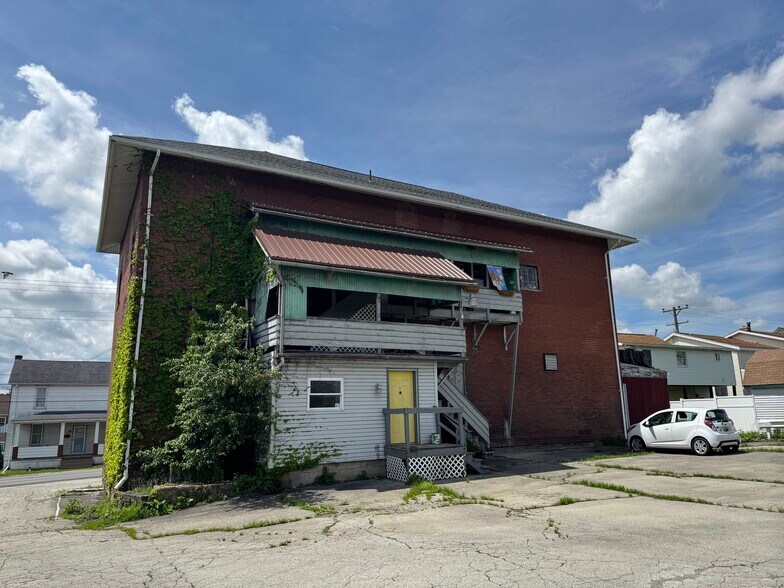 More Photos Of 934 Wood St, Latrobe Apartments For Sale