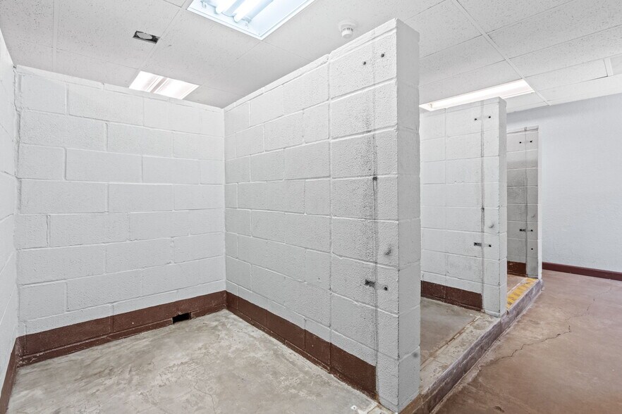 More Photos Of 5620 Rowlett Rd, Rowlett General Retail For Sale