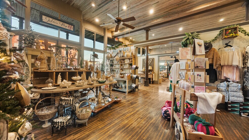 More Photos Of 101 N Elm, Hico General Retail For Sale