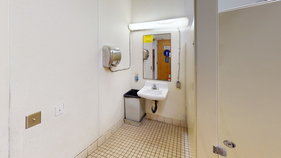 More Photos Of 960 S Santa Fe Ave, Vista Storefront For Sale